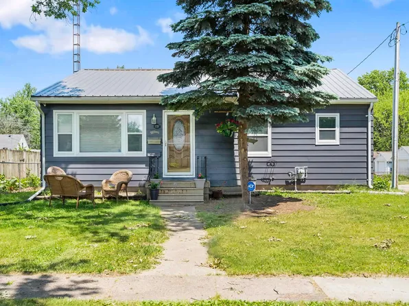 221 Hawthorne Ave, Waterloo, IA 50702