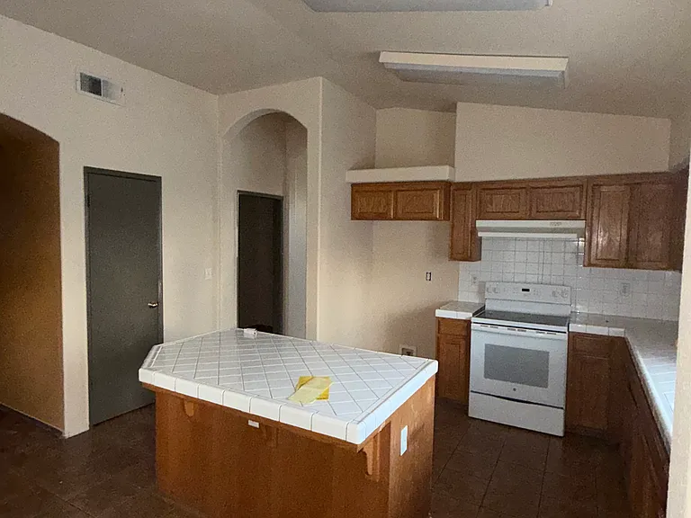 5765 N Ivanhoe Ave — Photo 3