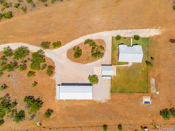 676 CR 640, Hondo, TX 78861