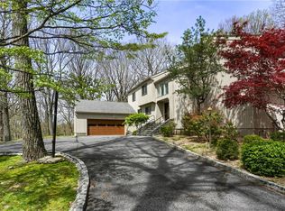 8 Woodland Ct S, Bedford, NY