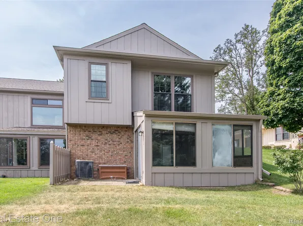 12043 Shenandoah Dr, South Lyon, MI 48178