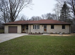W211N6889 Pleasant St, Menomonee Falls, WI 53051