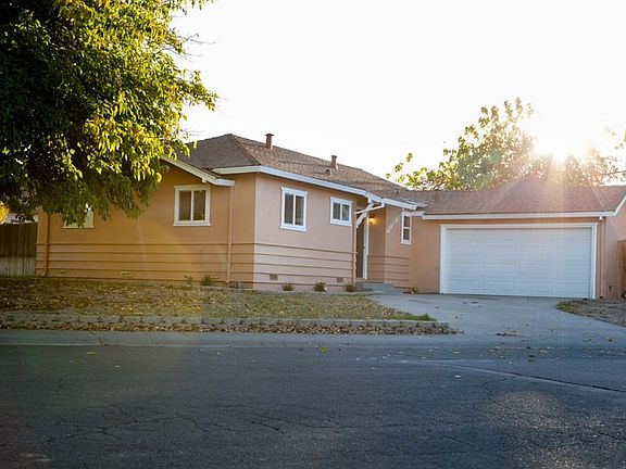 3rd image of 3124 Scotland Dr