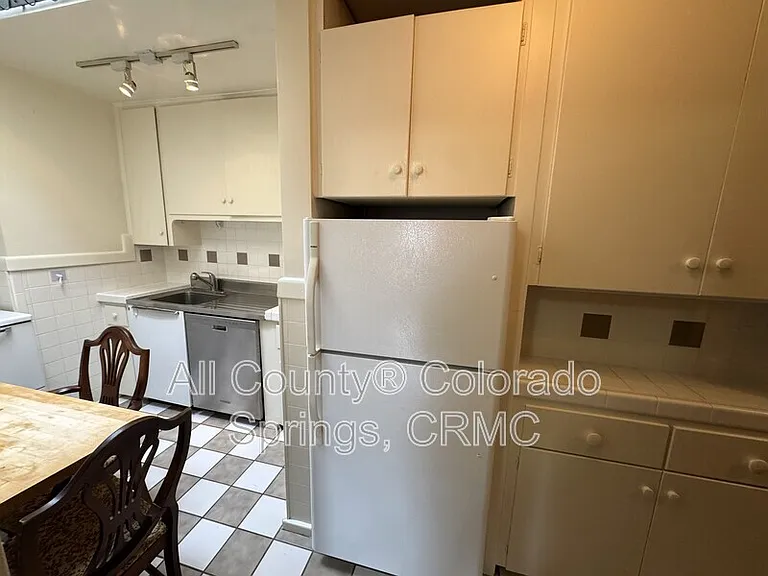 1238 Wood Ave #4 — Photo 8