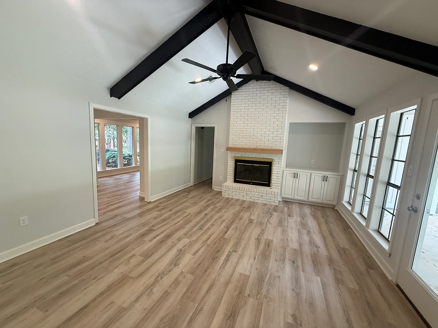 3 bed, 2500 sqft, $2,600 — Photo 1
