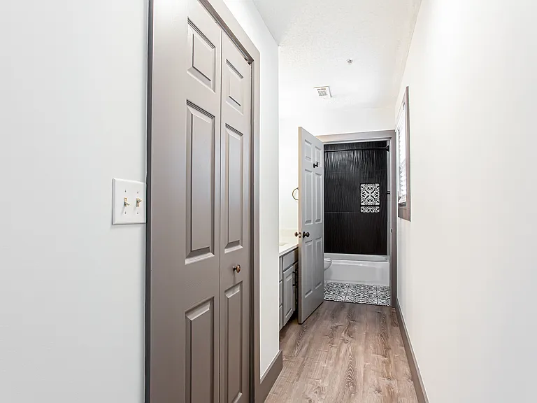 1074 Peachtree Walk NE #B115 — Photo 6
