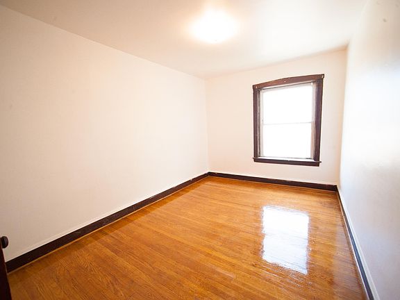 3rd image of 3945 W Cortland St