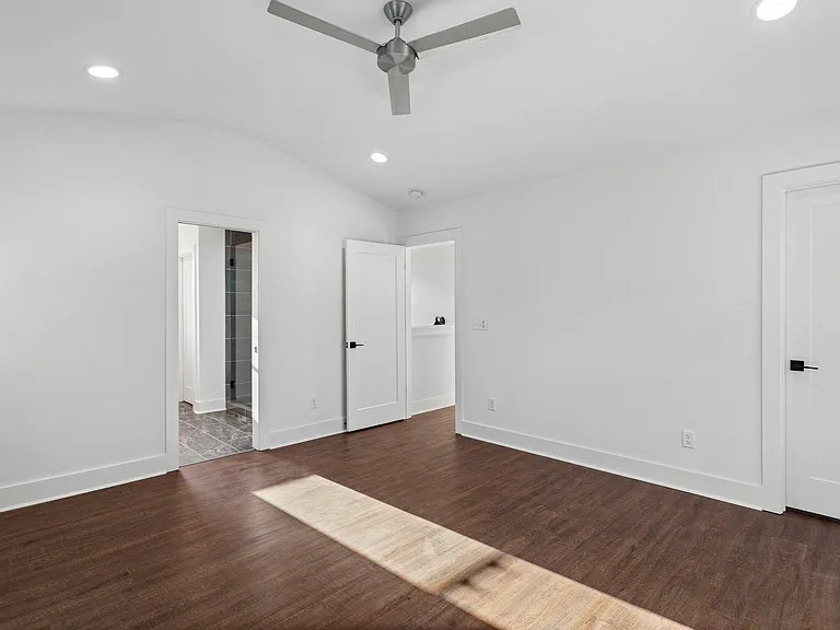 2714 Batavia St — Photo 28