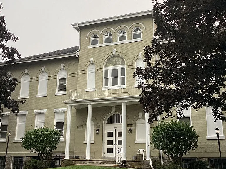140 Snider Ave — Photo 2