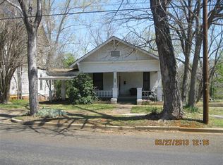 420 S Sycamore St, Palestine, TX 75801