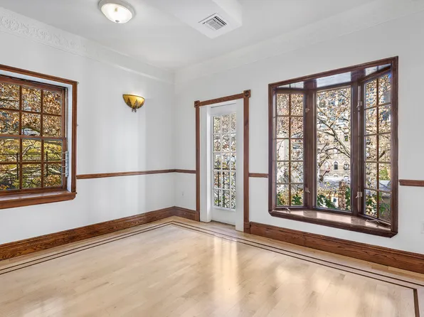 245 East 52nd Street image 11 of 11