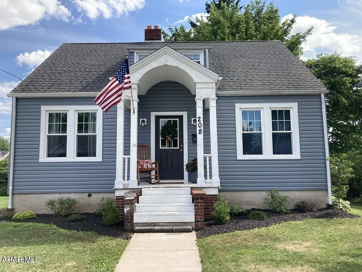 208 E Julian St photo 1