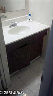 5th image of 17745 Larchmont Ter
