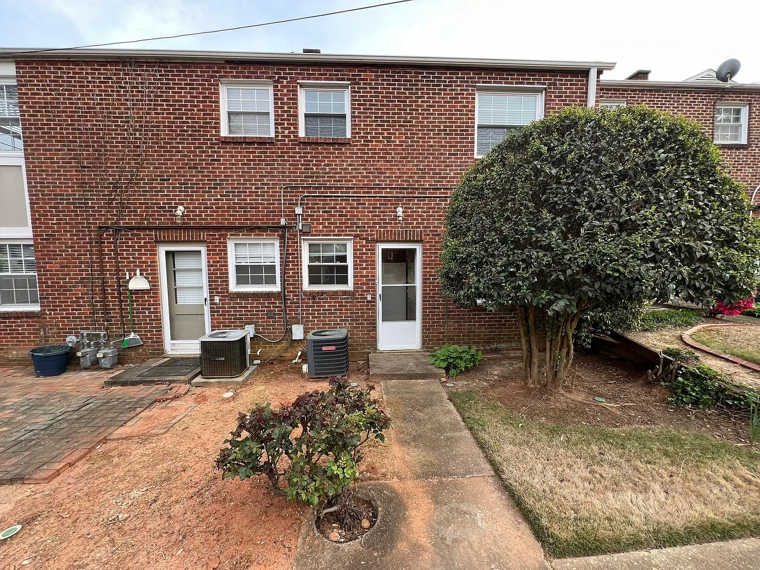 2 bed, 832 sqft, $1,375 — Photo 2