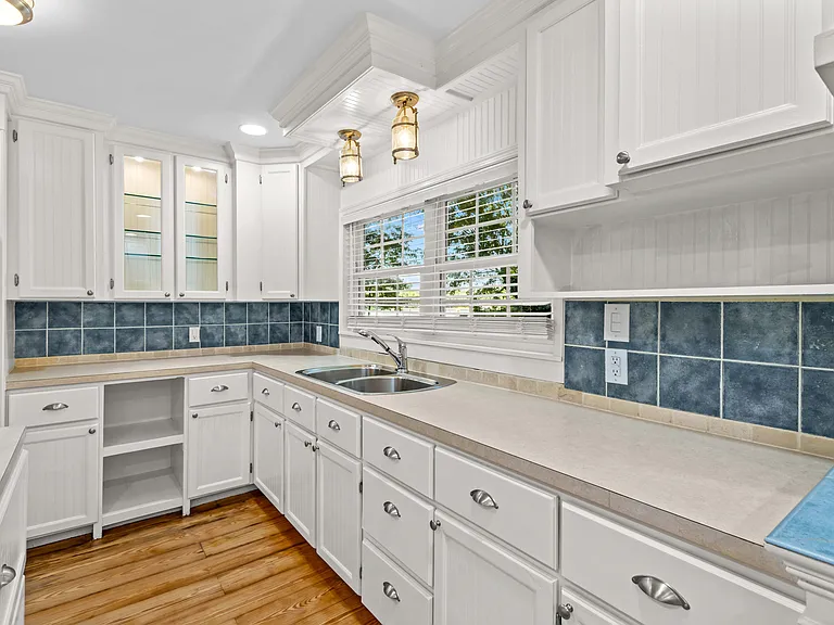 118 Revere Dr — Photo 16
