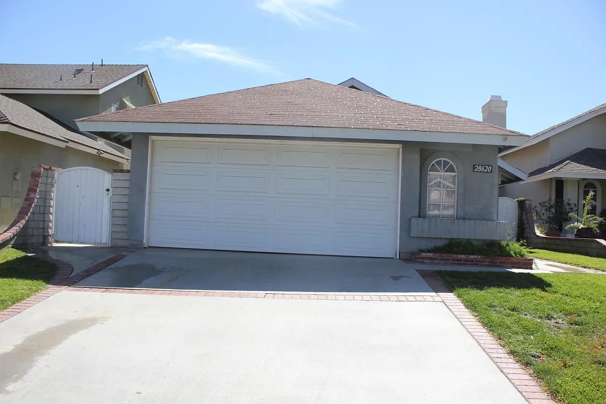 3 bed, 1260 sqft, $3,595 — Photo 1