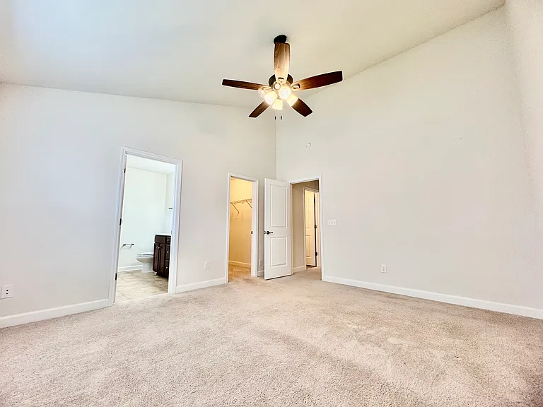 325 John Adams Dr — Photo 16