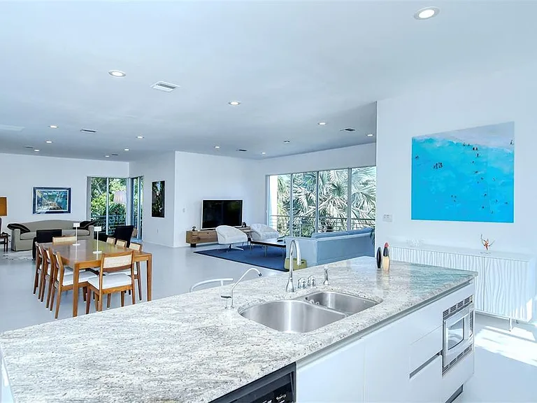 213 N Washington Dr — Photo 15