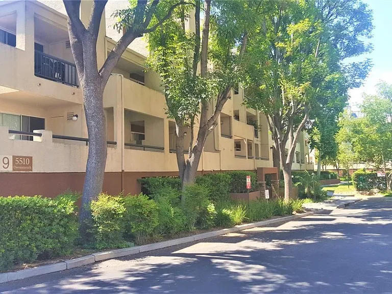 5510 Owensmouth Ave #213 — Photo 23