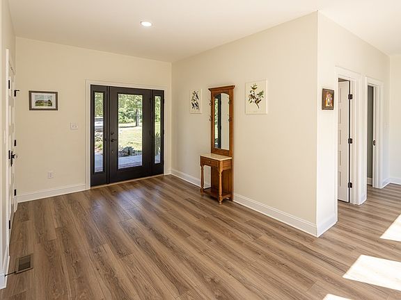 4th image of 1116 Runaway Rd