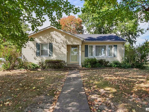 1004 W White St, Marion, IL 62959