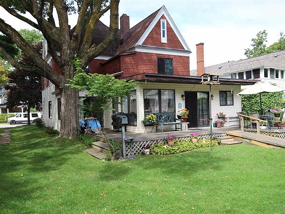 4th image of 212 Nichols St
