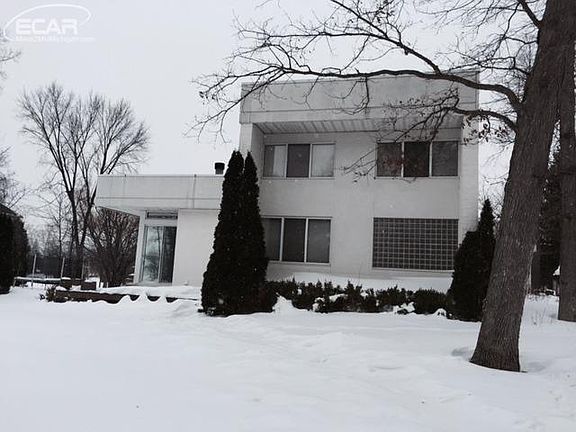 3rd image of 2040 Garland Ave