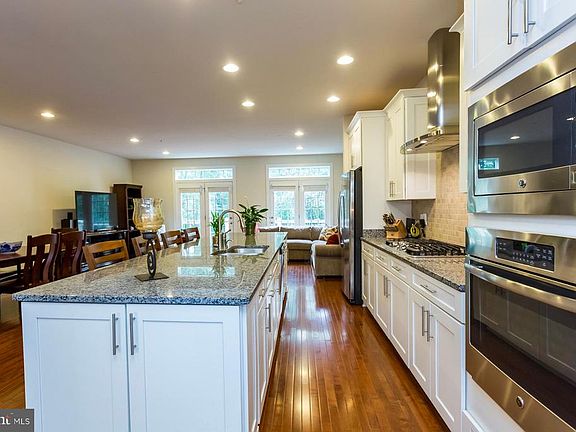 3rd image of 2523 Rolling Forest Dr