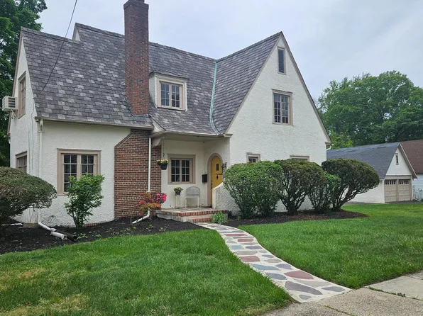 30 Bartram Ave, Mount Holly, NJ 08060