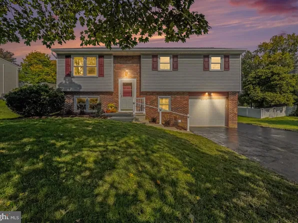 15 Wolf Cir, Ephrata, PA 17522