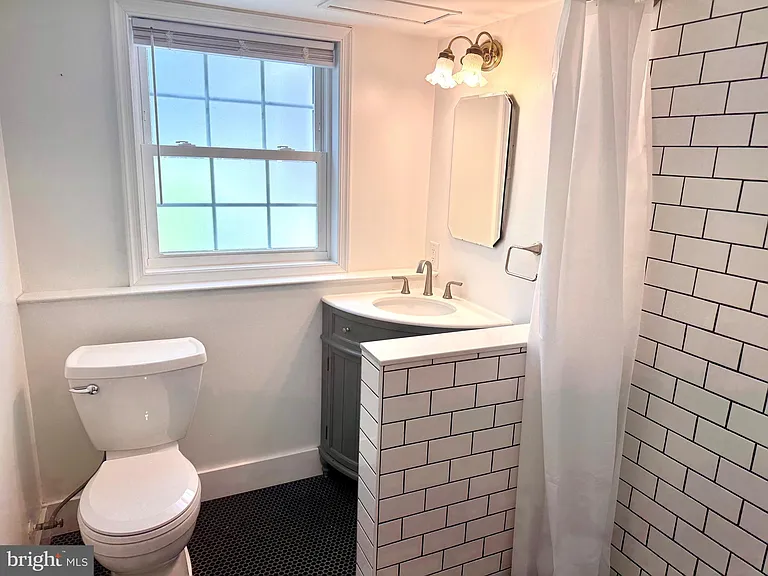 90 Avondale Cir — Photo 20