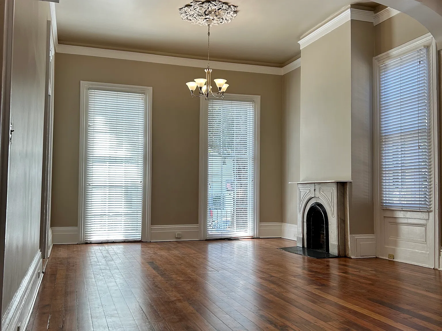 3 bed, 2.5 bath, 2100 sqft, $2,500 — Photo 2