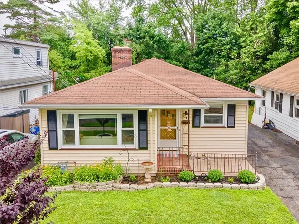 227 W Spruce St, East Rochester, NY 14445