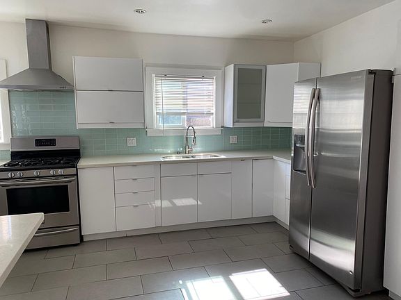 4th image of 719A E Lomita Ave