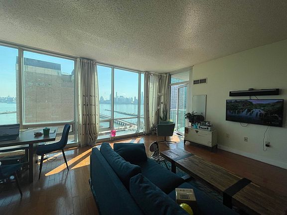 4th image of 20 Newport Pkwy APT 1007