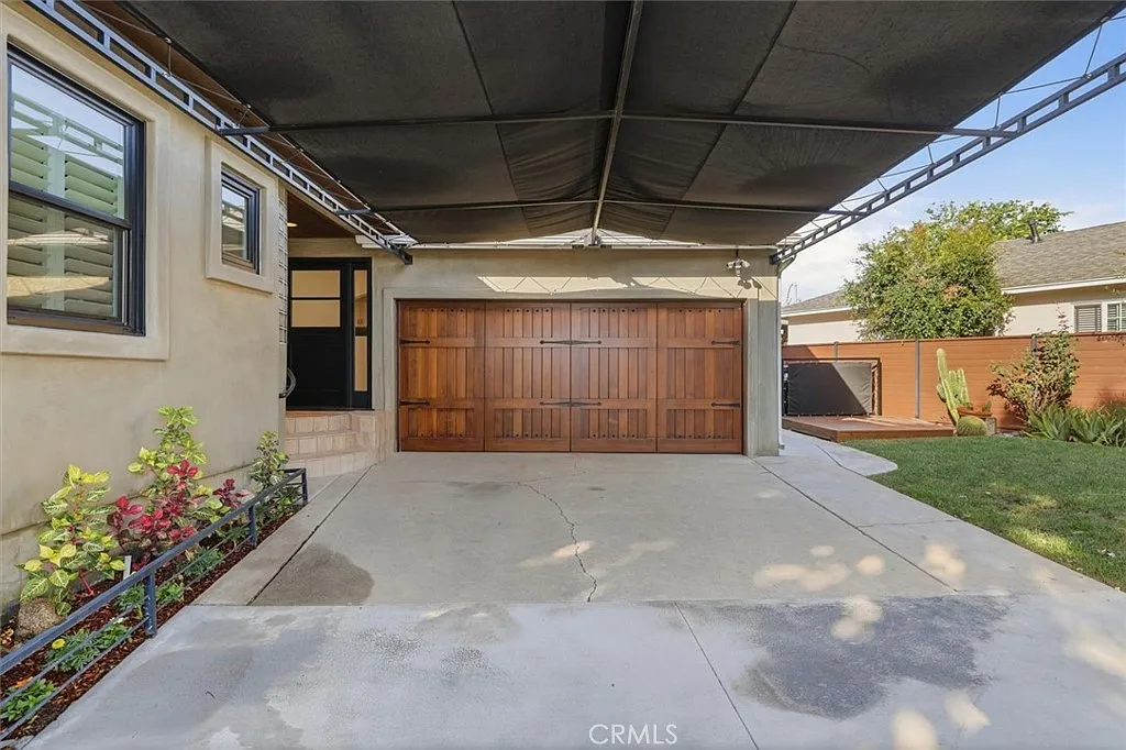 3 bed, 1077 sqft, $4,350 — Photo 4