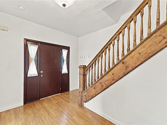 5th image of 410 Center Ave