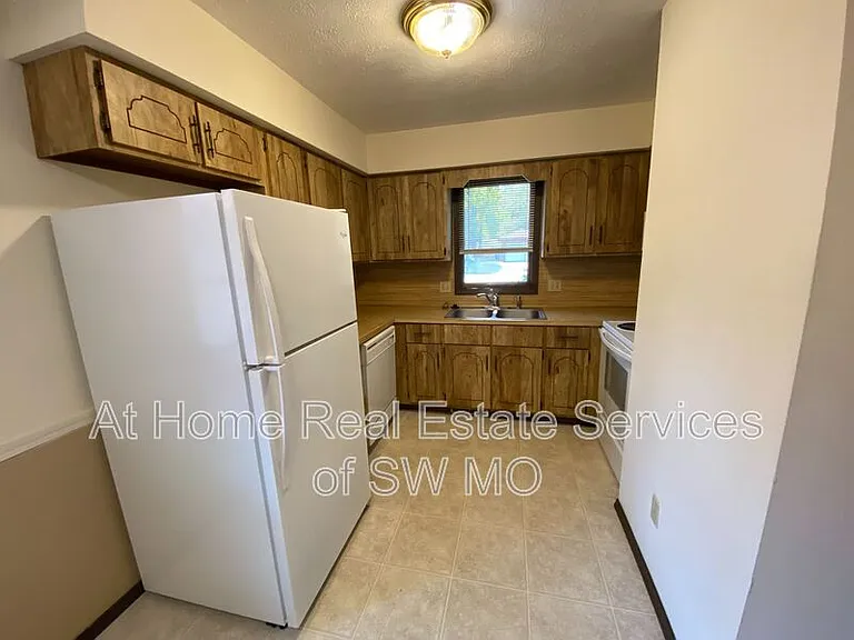 513 E Latoka Ct — Photo 5