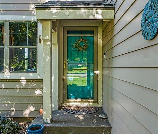 5th image of 936 Alma Dr