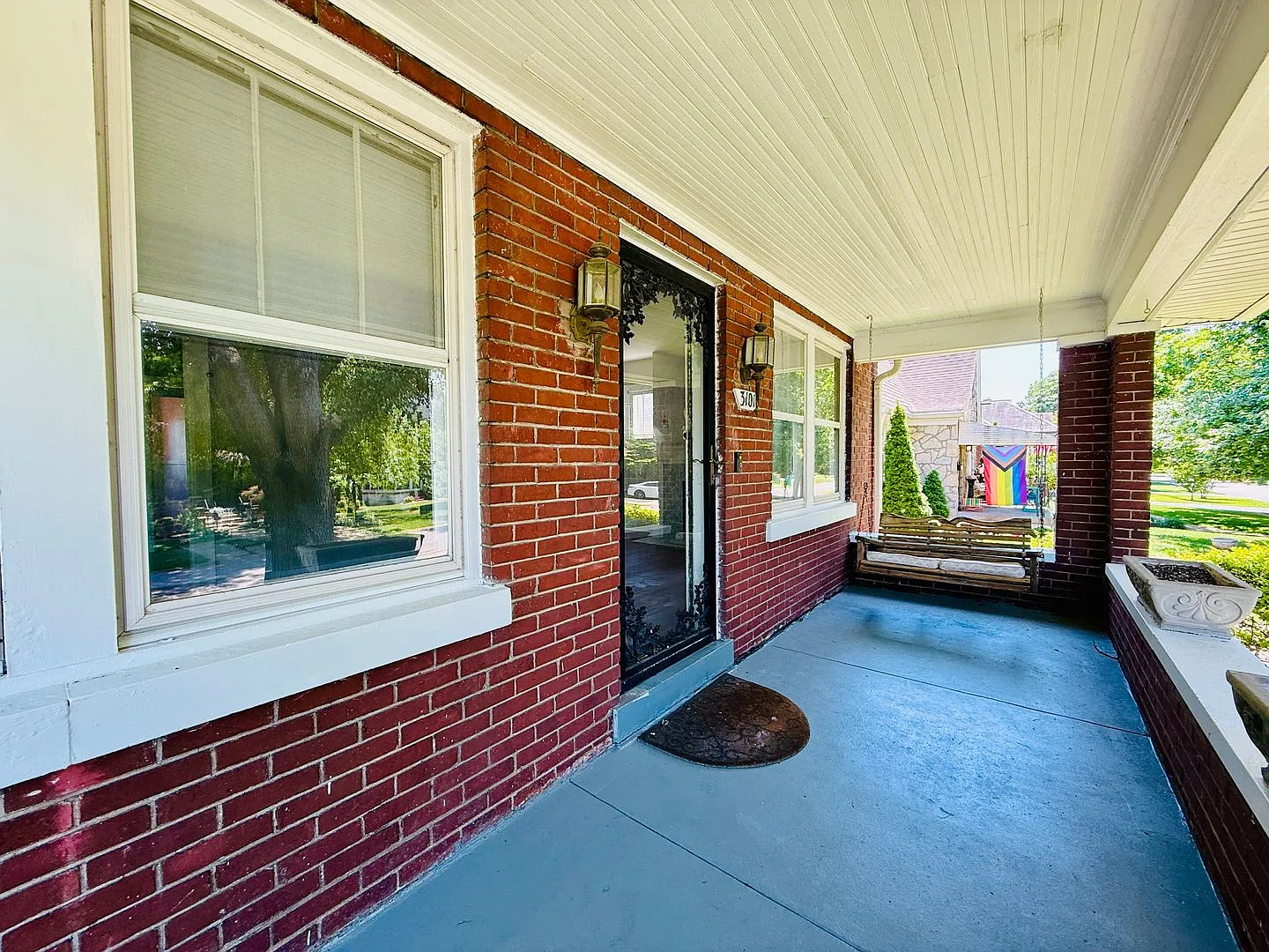 Charming 5 Bedroom 2 Bath Home With Basement Located In Audubon Park — Photo 2