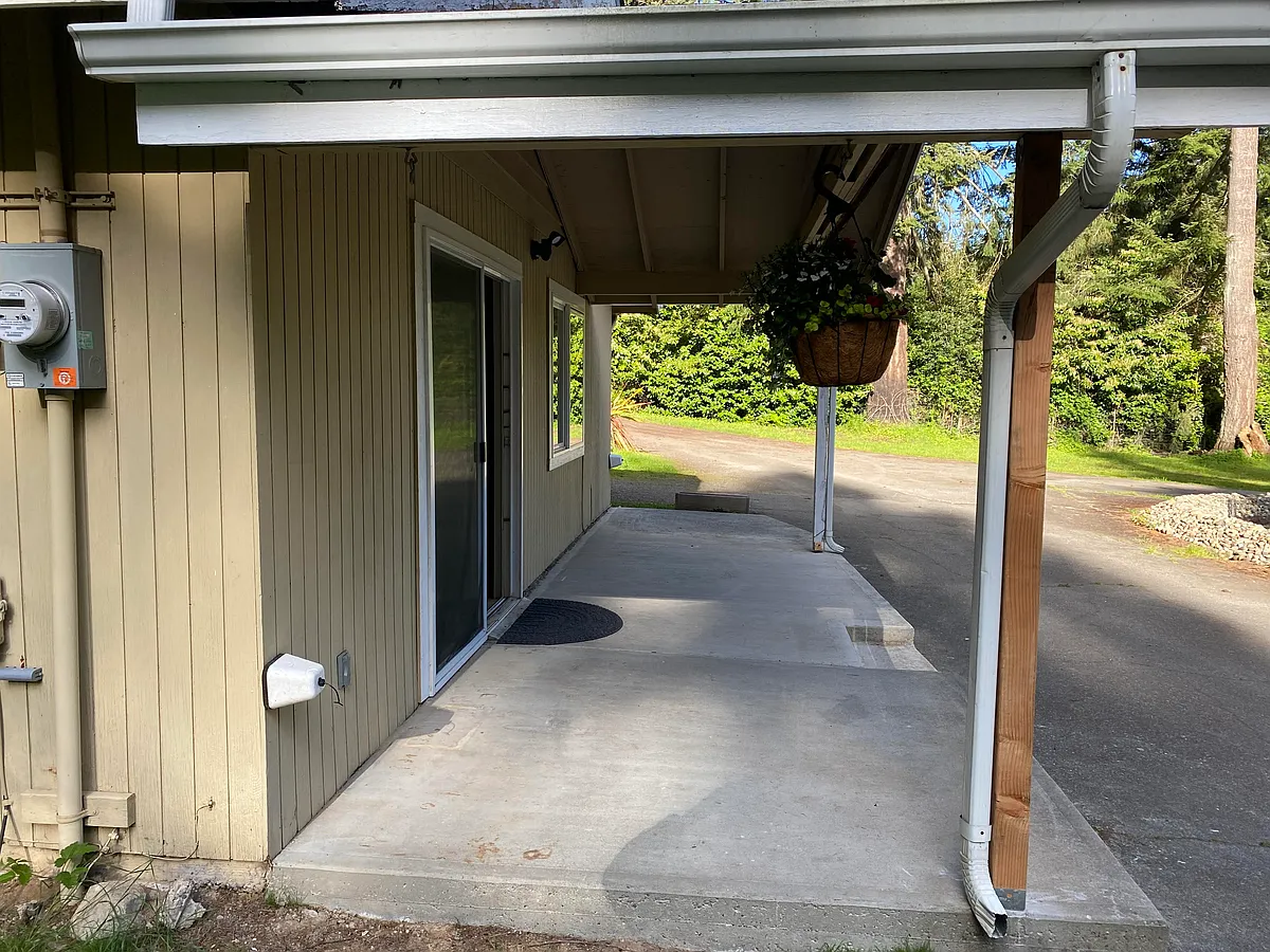 Covered porch - Albertson Rd NE
