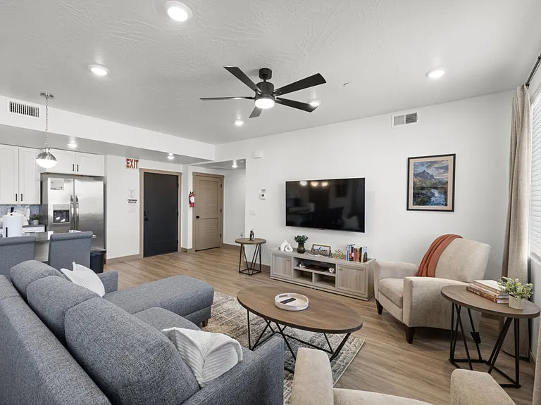 N Chapparell Dr — Photo 12