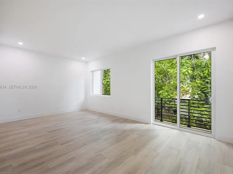 3164 Plaza St — Photo 10