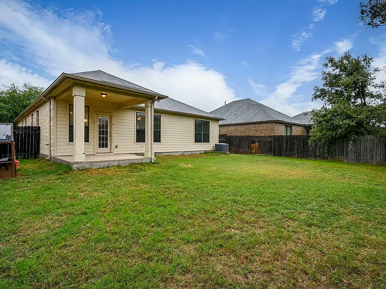 1029 Hyde Park Dr — Photo 22