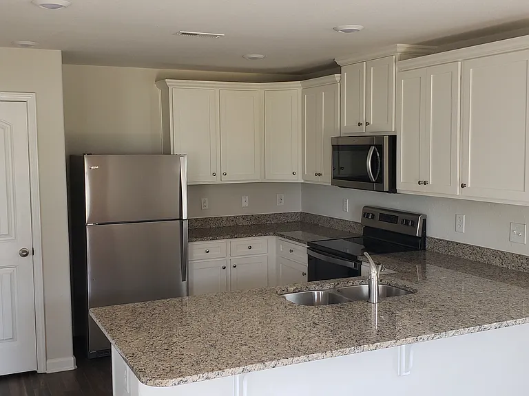 5 Hazelburn Ct — Photo 2