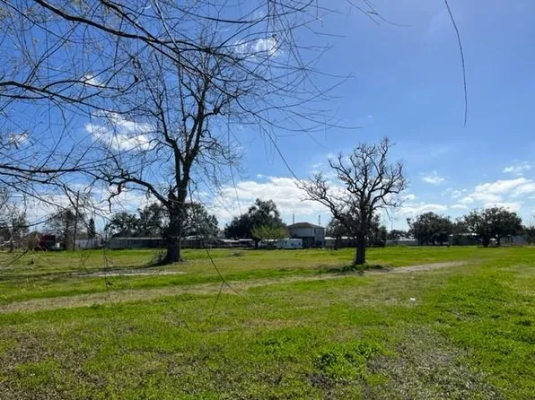105 Anna Mina Dr, Buras, LA 70041