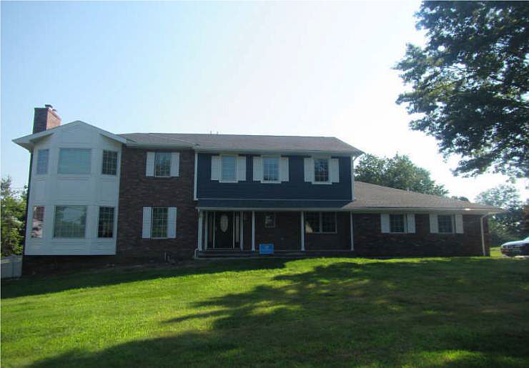 1st image of 25 Maple Dr