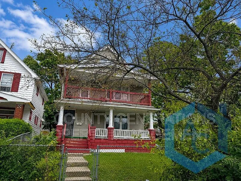 2 bed, 1.0 bath, $950 — Photo 1