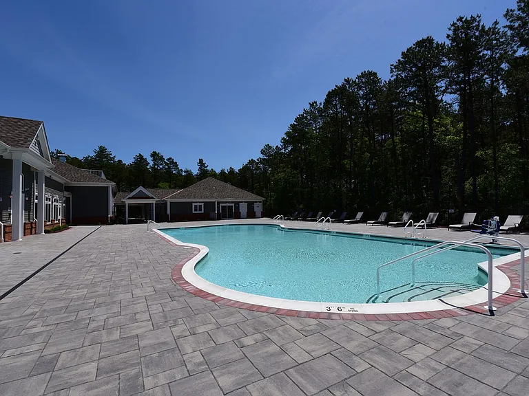 105 W Commodore Blvd — Photo 8