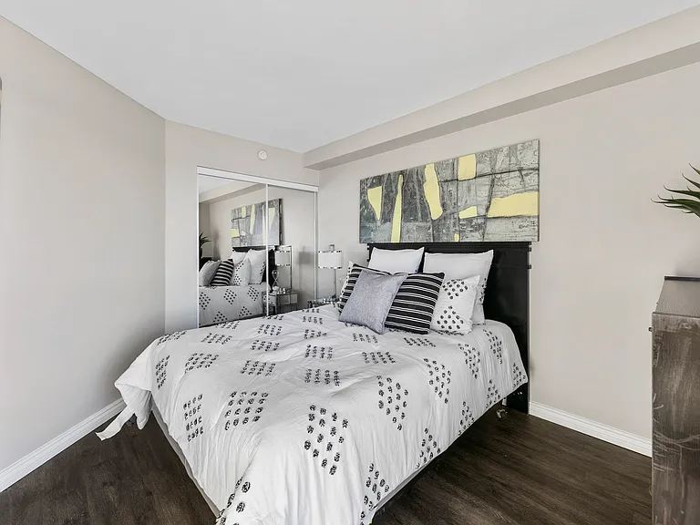 8575 Riverside Dr E — Photo 35